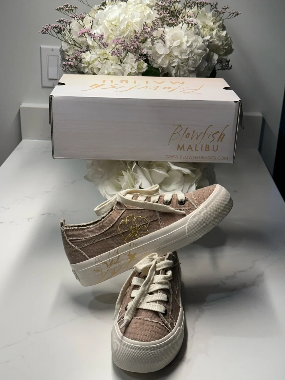 Blowfish Malibu Taupe Canvas Low-Top Sneakers size 8M Women’s